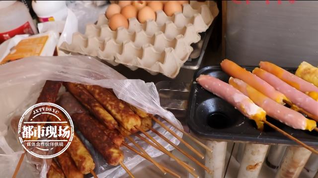 彈性蛋白酶廠(chǎng)家帶您關(guān)注內蒙古食品安全火腿腸扔地上，裹上食品添加劑后，炸了賣(mài)給學(xué)生