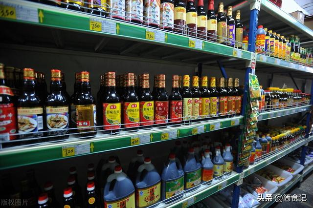 “釀造醬油”和“配制醬油”，有何不同？營(yíng)養師：差別很大別亂買(mǎi)